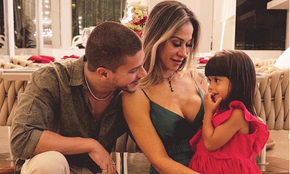 Arthur Aguiar defende Maíra Cardi após separação: ‘Nunca me proibiu de fazer nada’