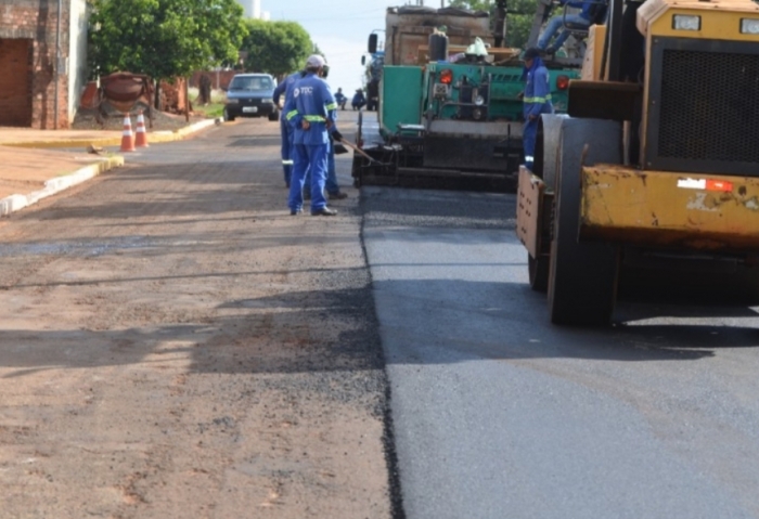 Prefeitura de Paraíso das Águas executa obras de recapeamento de ruas e tapa buracos avaliadas em R$ 1,3 milhão